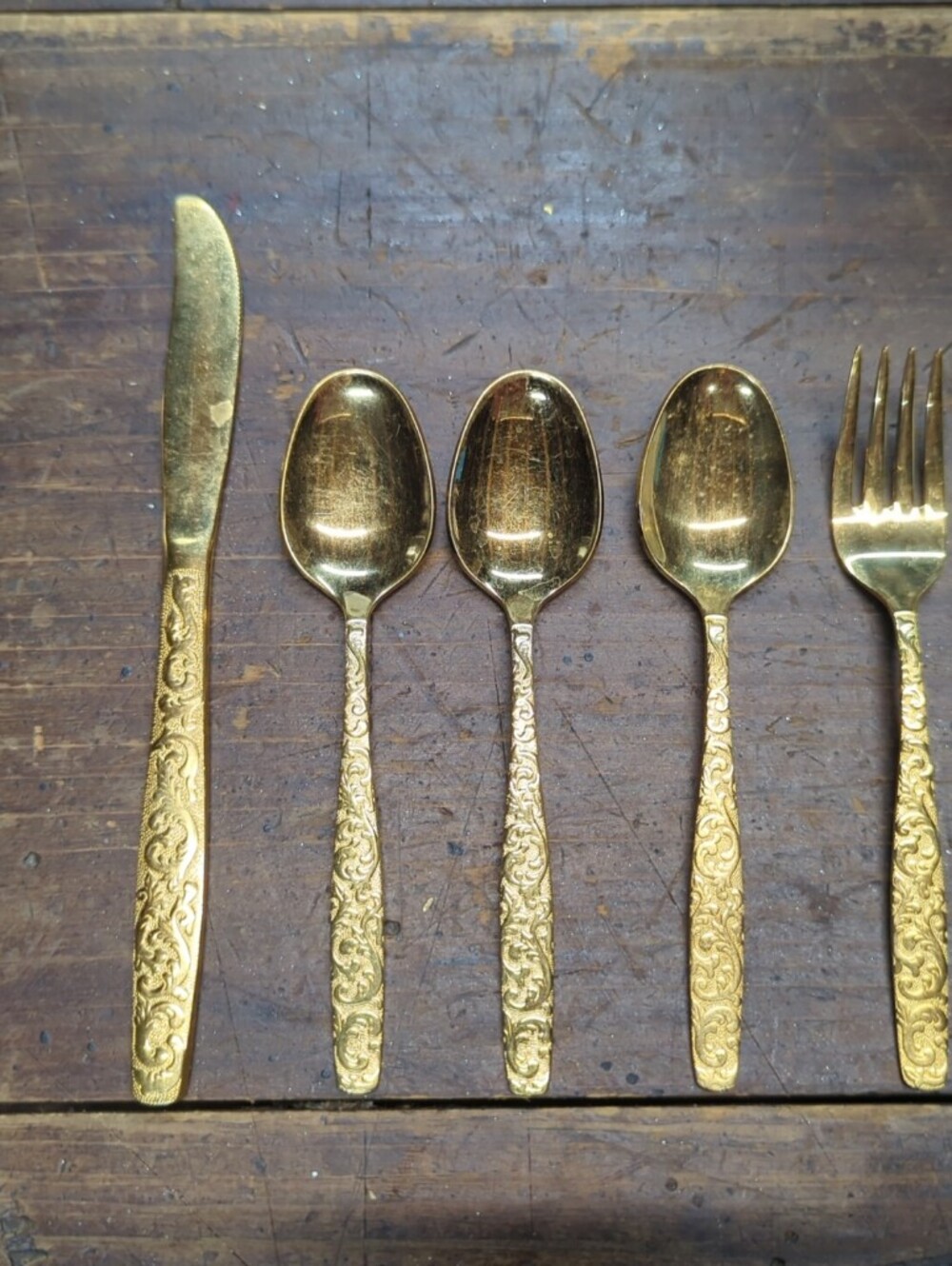 Americana Golden Heritage Gold Ornate Flatware Set - 5-Piece Decorative Cutlery